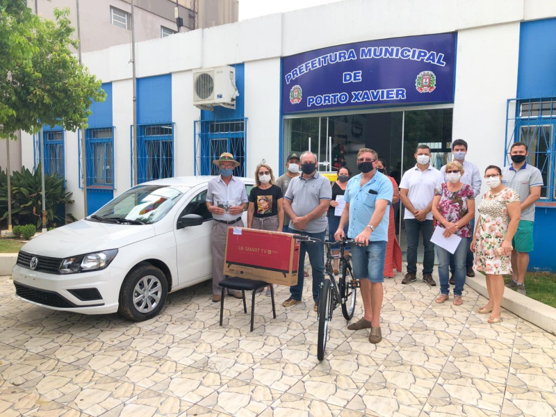 ENTREGA DOS PRÊMIOS AOS CONTEMPLADOS NO BOLÃO